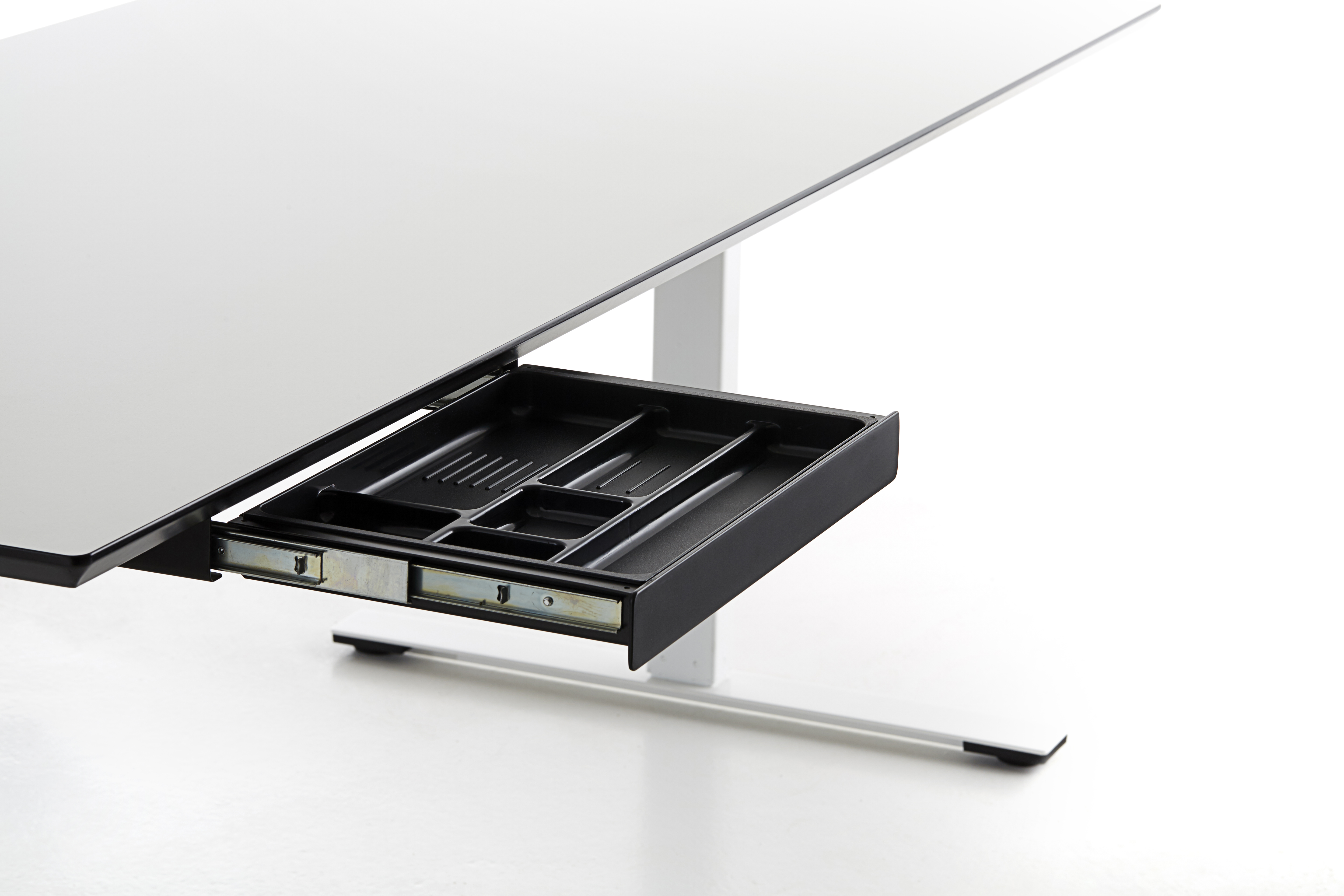 Artikelbild 2 des Artikels Stiftablage TRAY ausziehbar RAL 9016 verkehrsweiss